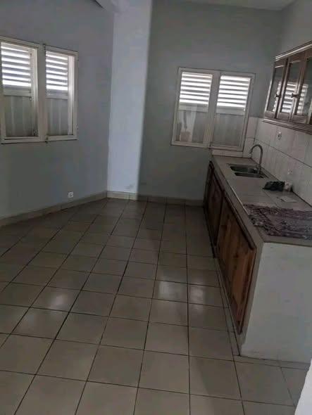 Maison 3 ch. à louer — Mahajanga - photo 2