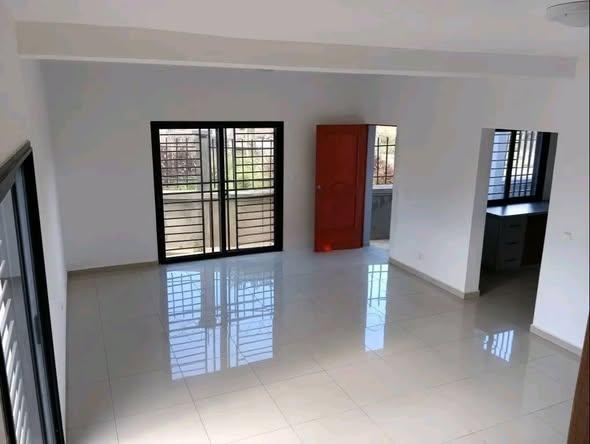 Appartement 3 ch. à louer — Ambohijanaka - photo 1