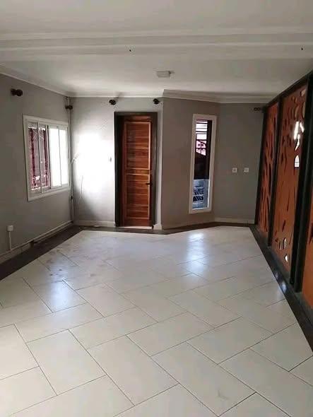 Maison 2 ch. à louer — Ambany - photo 4