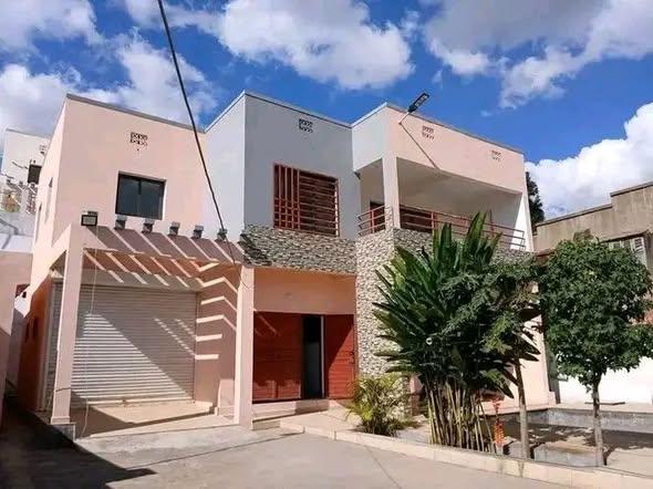 Maison 4 ch. à vendre — Imerimanjaka - photo 1