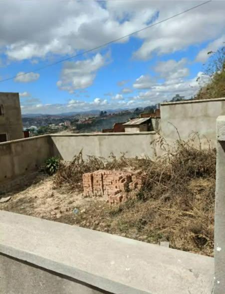 Terrain 215 m² à vendre — Ambatomaro - photo 1