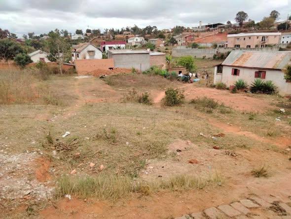 Terrain 300 m² à vendre — Ambohidratrimo - photo 2