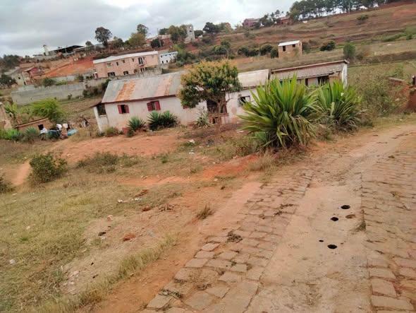 Terrain 300 m² à vendre — Ambohidratrimo - photo 4