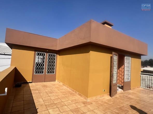 Bureau 5 ch. 233 m² à louer — Ambohidratrimo - photo 3