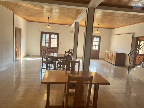 Bureau 5 ch. 233 m² à louer — Ambohidratrimo - photo 4
