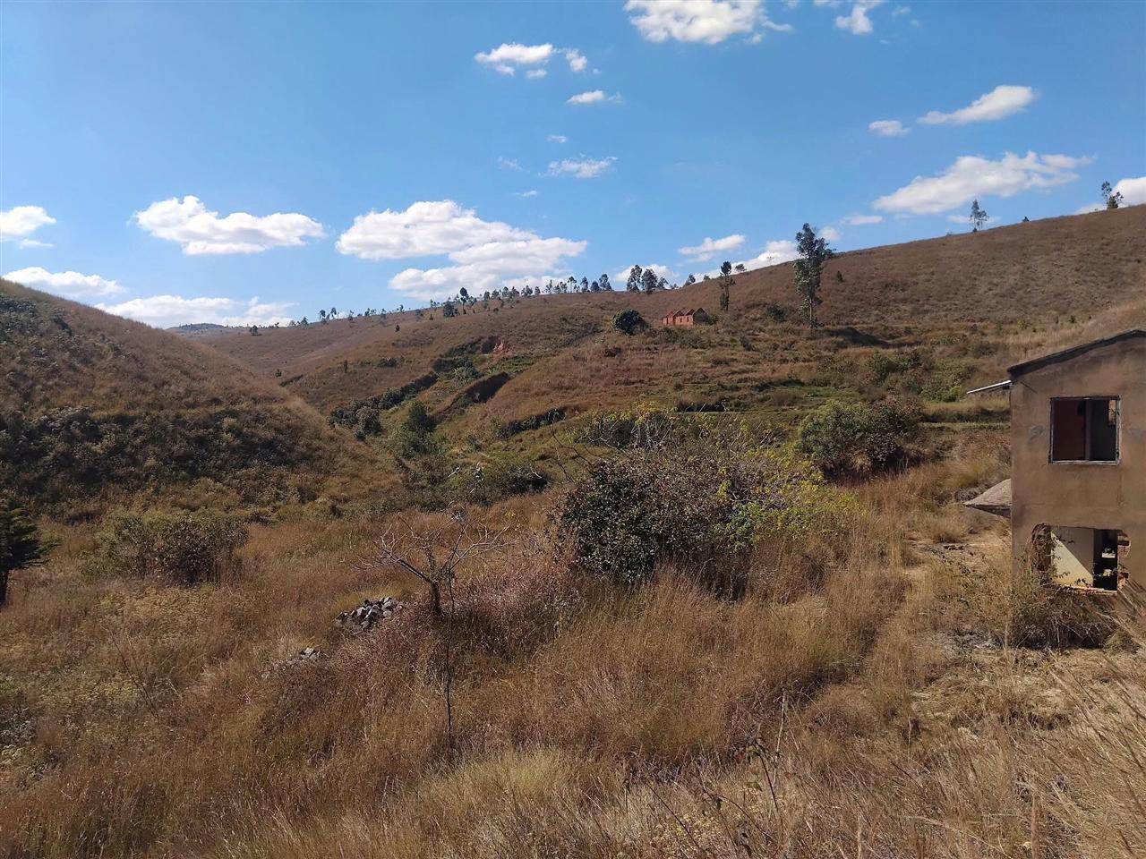 Propriété de 28 ha avec maison et source — Merinavaratra, Ambohidratrimo - photo 4