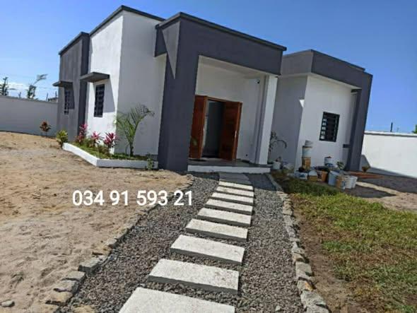 Maison 3 ch. à louer — Toamasina - photo 1