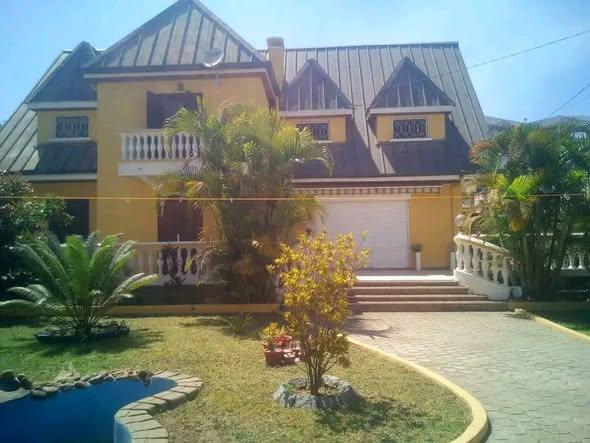 Maison 5 ch. à vendre — Ampasapito - photo 1