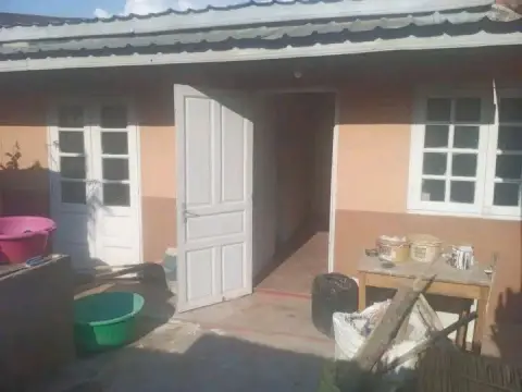 Trano Ahofa 2 ch. à louer — Antehiroka — 300 000 Ar | Fonenako