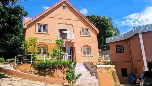 Appartement 1 ch. à vendre — Ambohidratrimo - photo 1