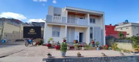 Trano Ahofa 3 ch. à louer — Ivato — 3 500 000 Ar | Fonenako