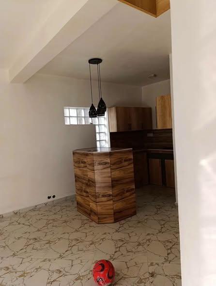 Appartement 2 ch. à louer — Mahazoarivo - photo 2