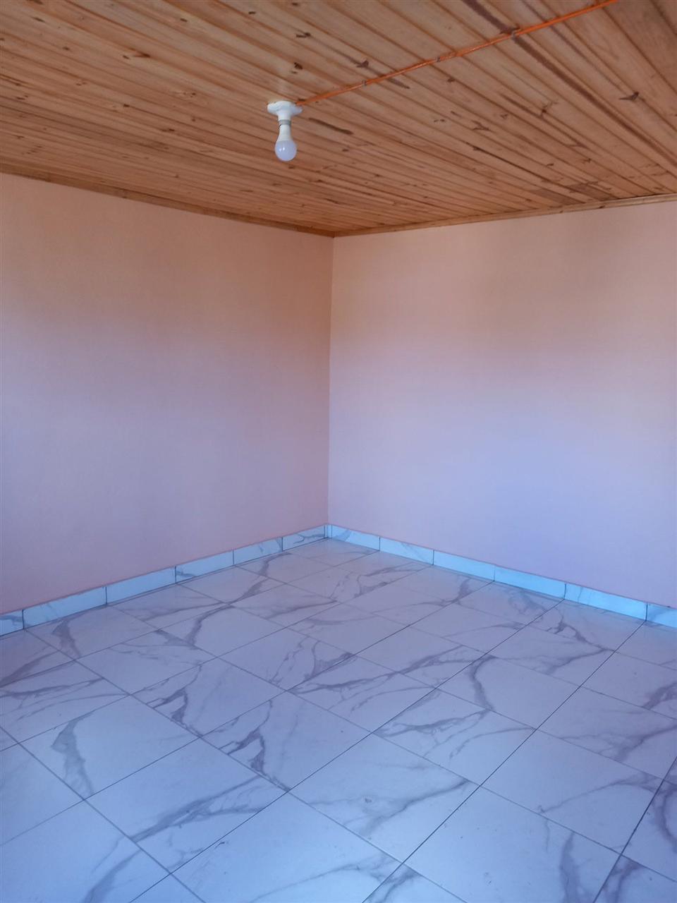 Trano ahofa à l'étage 1 chambre — Soavimasoandro, Antananarivo - photo 3