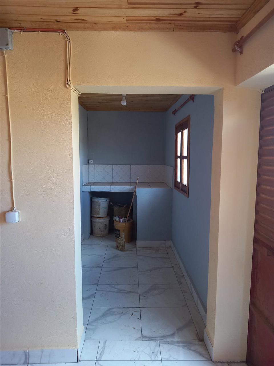 Trano ahofa à l'étage 1 chambre — Soavimasoandro, Antananarivo - photo 5