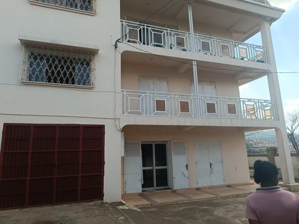 Trano Ahofa 4 ch. à louer — Mahazoarivo - photo 1