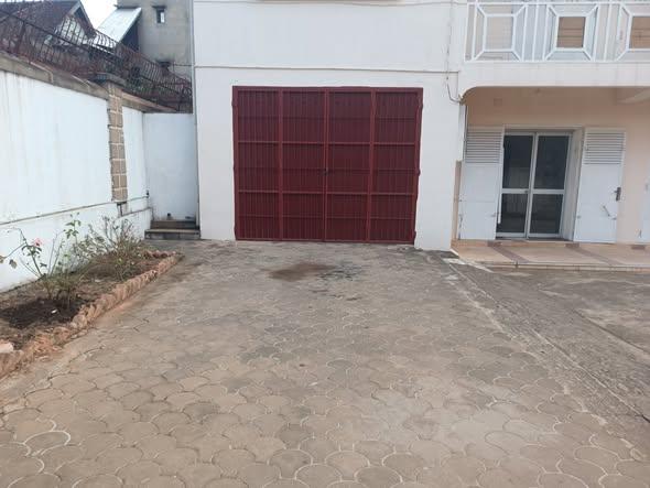 Trano Ahofa 4 ch. à louer — Mahazoarivo - photo 2