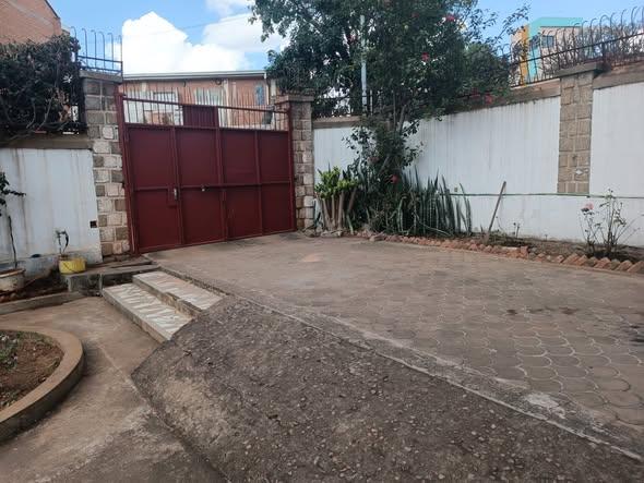 Trano Ahofa 4 ch. à louer — Mahazoarivo - photo 3