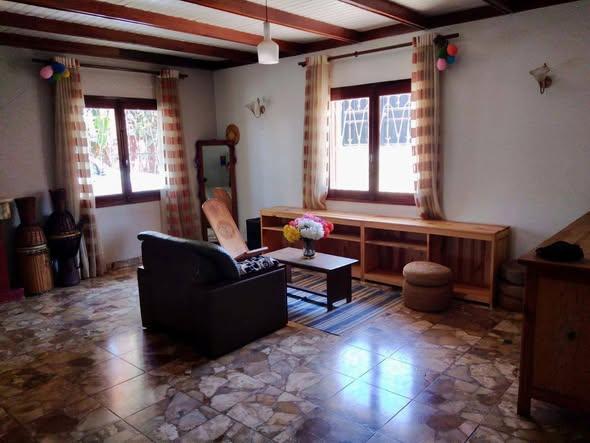 Maison 4 ch. à louer — Tanjombato - photo 1
