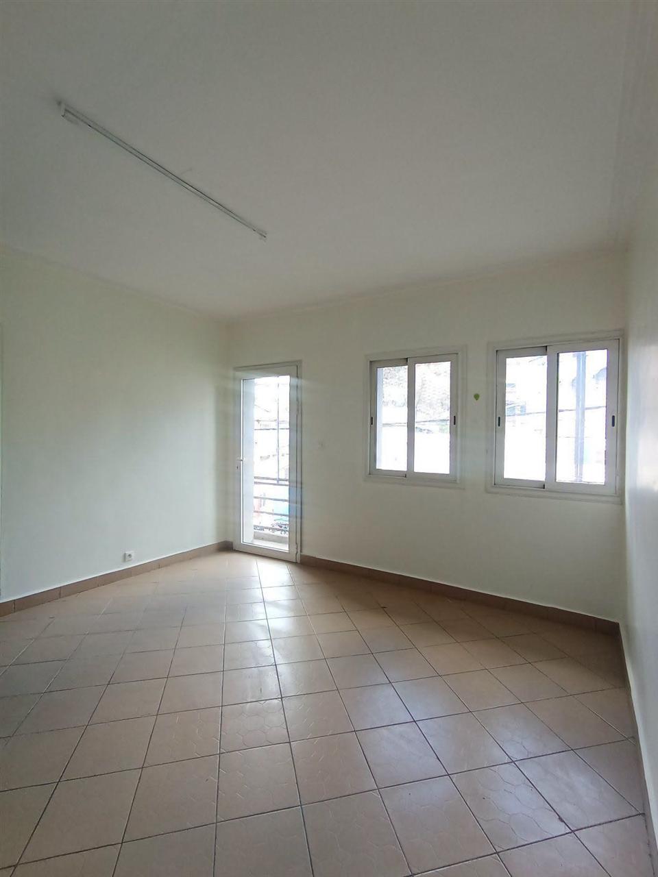 Appartement 3 chambres au 1er étage — Tsaralalana, Antananarivo - photo 3