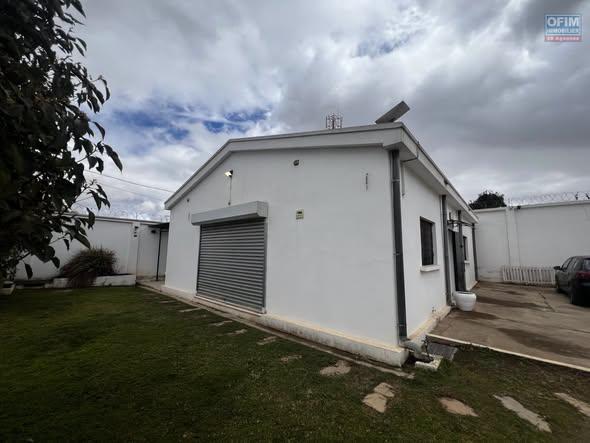 Maison 2 ch. 100 m² à vendre — Ampitatafika - photo 1