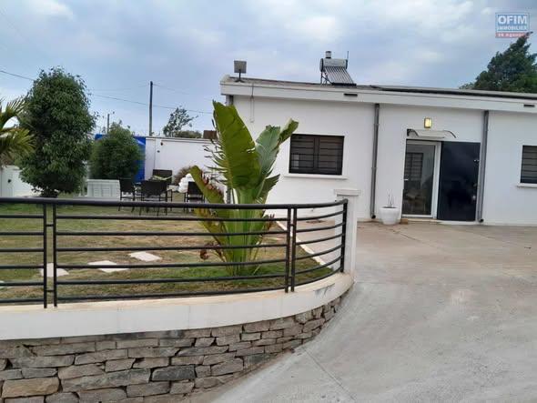 Maison 2 ch. 100 m² à vendre — Ampitatafika - photo 2