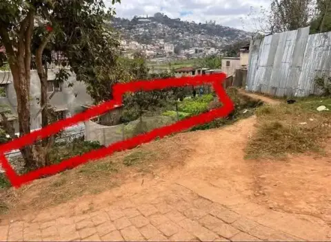 Terrain 300 m² à vendre — Manakambahiny