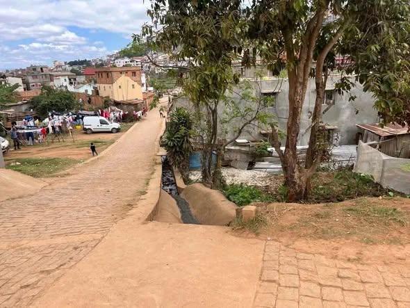 Terrain 300 m² à vendre — Manakambahiny - photo 2