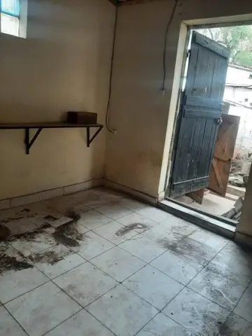 Local commercial à louer — Mandroseza 1… — 240 000 Ar | Fonenako