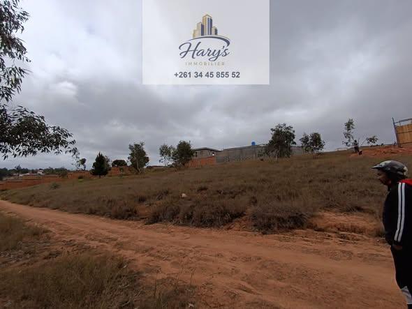 Terrain 1 000 m² à vendre — Ambatobe - photo 3