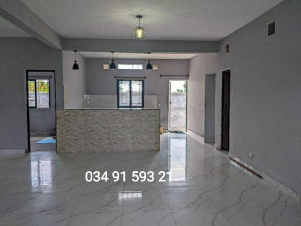 Maison 4 ch. à louer — Toamasina - photo 2