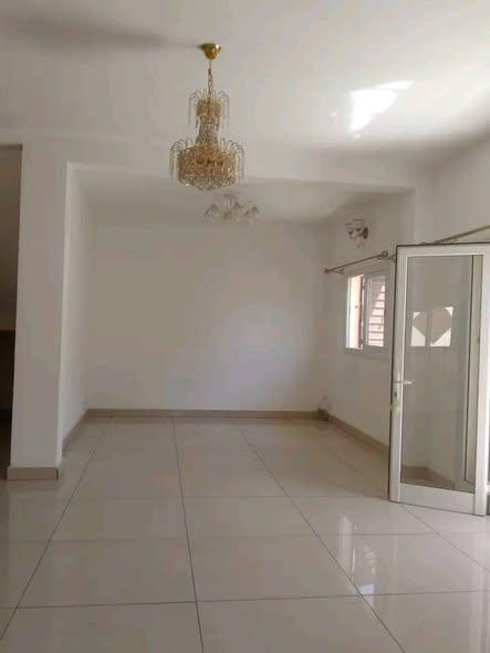 Appartement 3 ch. à louer — Talatamaty - photo 3