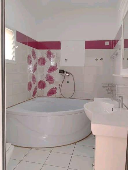 Appartement 3 ch. à louer — Talatamaty - photo 4