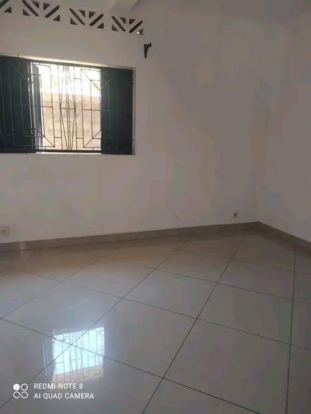 Trano Ahofa 1 ch. à louer — Mahajanga - photo 3