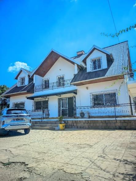 Maison 6 ch. à vendre — Mandrosoa - photo 1