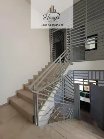 Bureau 250 m² à louer — Ankorondrano 2… — 5 000 000 Ar | Fonenako