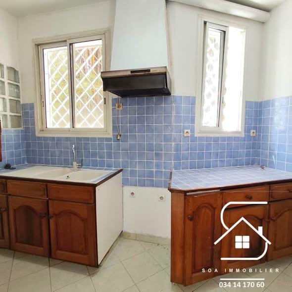 Immeuble 3 ch. à louer — Faravohitra - photo 3