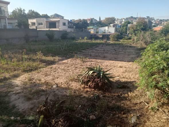 Terrain 800 m² à vendre — Ambatolampy - photo 1