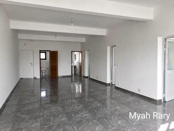 Appartement 3 ch. à louer — Ambatoroka - photo 2