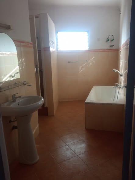 Maison 4 ch. à louer — Ambatobe - photo 3