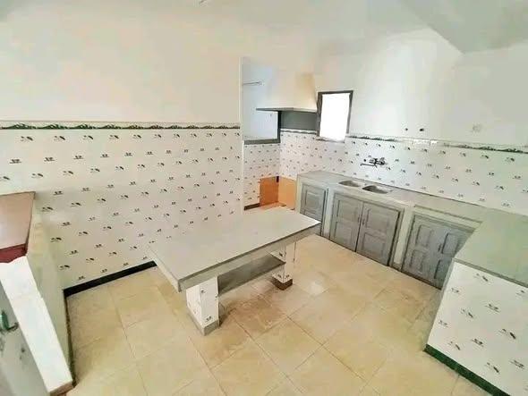 Maison 5 ch. à louer — Ambomahitsy - photo 2