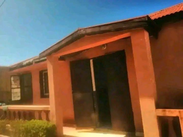 Trano mitokana 1 chambre à louer — Amoron'akona, Antananarivo - photo 1