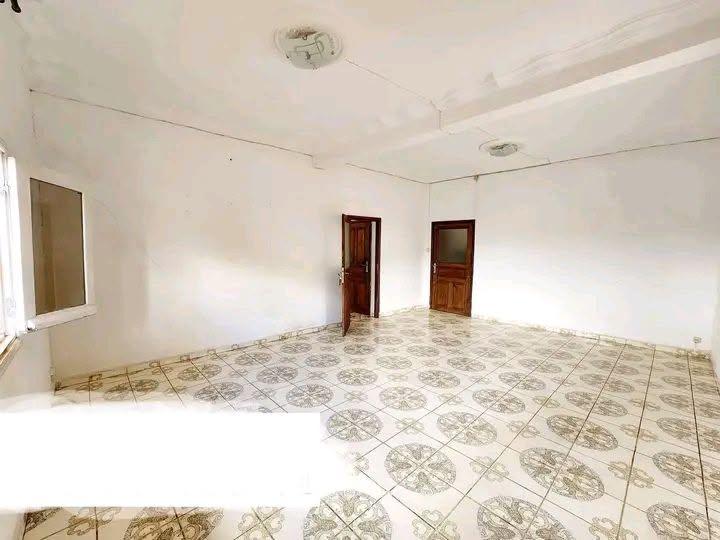 Villa 3 niveaux avec piscine — Alasora Mahatsinjo, Antananarivo - photo 5