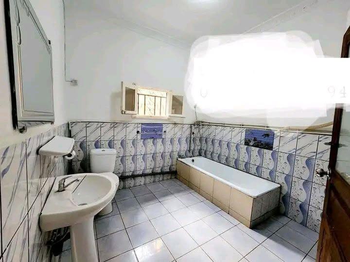 Villa 3 niveaux avec piscine — Alasora Mahatsinjo, Antananarivo - photo 7