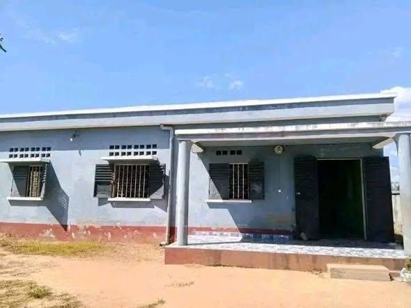 Maison 4 ch. à louer — Mahajanga - photo 1