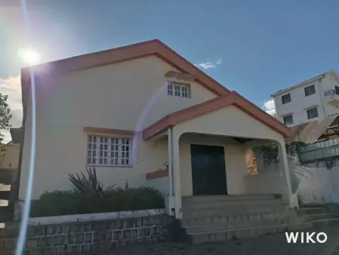 Trano Ahofa 7 ch. à louer — Ambohitsoa — 3 000 000 Ar | Fonenako