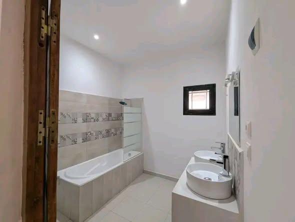Appartement 4 ch. à louer — Amboditsiry - photo 4