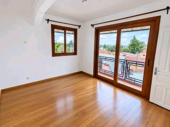 Maison 4 ch. à louer — Ambohibao - photo 3