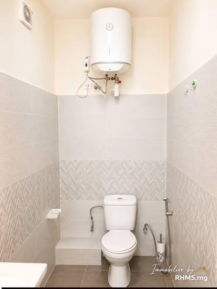 Appartement 4 ch. à vendre — Ambatoroka - photo 1