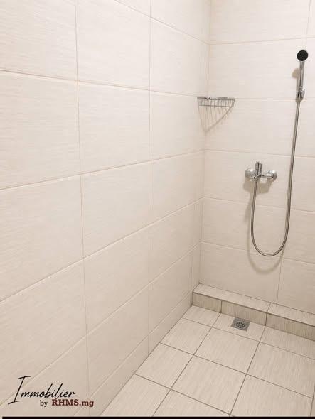 Appartement 4 ch. à vendre — Ambatoroka - photo 2