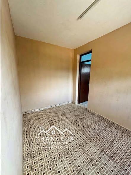 Local commercial 2 ch. 20 m² à louer — Alarobia - photo 3